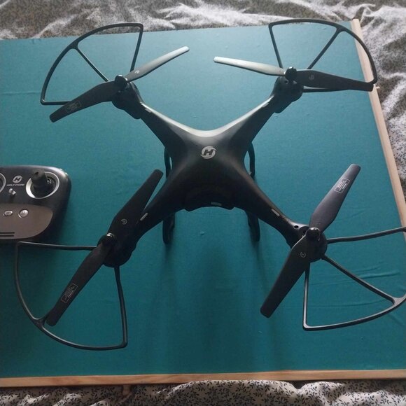 Holy Stone 2K HS100G GPS Drone - Picture 3 of 9